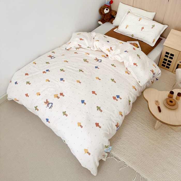 91家纺网 家纺一手货源 找家纺 2025新款全棉26℃有氧双层纱幼儿园多件套 花园小兔