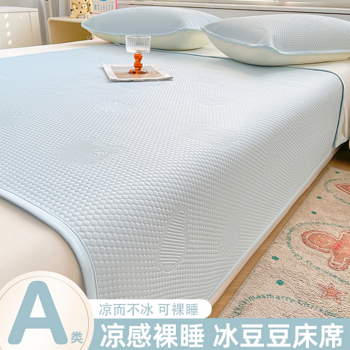 91家纺网 家纺一手货源 找家纺 迪乐妮 2025新款小冰熊凉豆豆席床笠 天空蓝-小冰熊凉豆豆席
