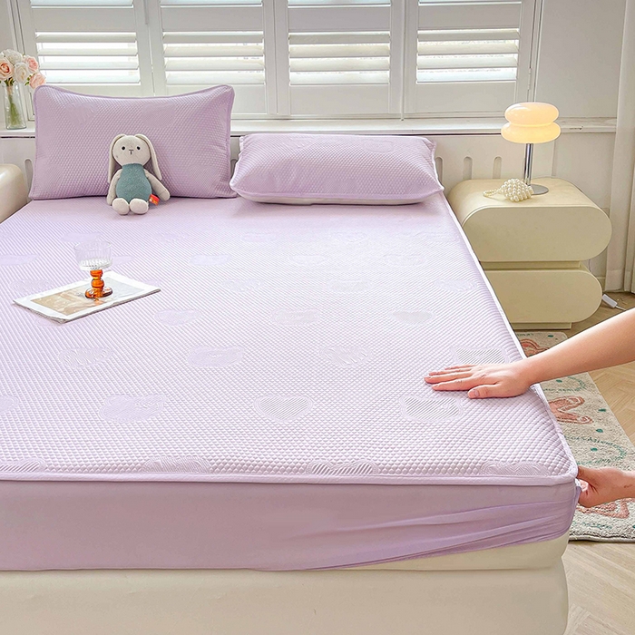 91家纺网 家纺一手货源 找家纺 迪乐妮 2025新款小冰熊凉豆豆席床笠 薰衣紫-小冰熊凉豆豆床笠