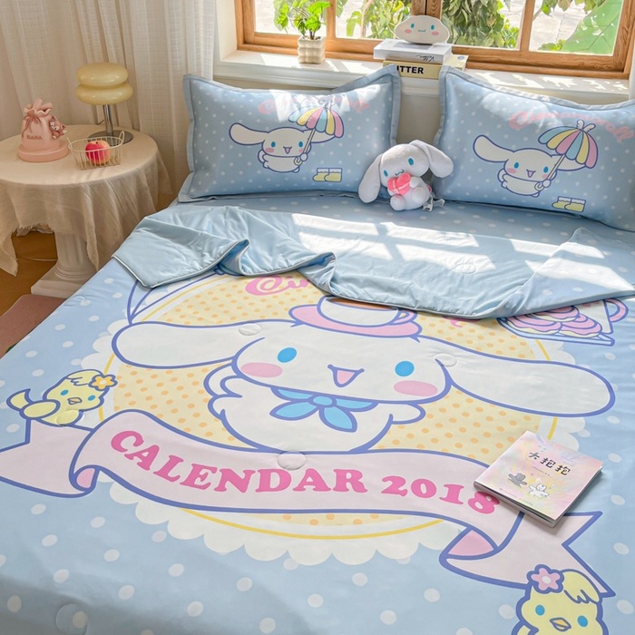 91家纺网 家纺一手货源 找家纺 博雅 2025新款 三丽鸥凉感丝夏被冰丝凉席组合四件套 欢乐玉桂狗