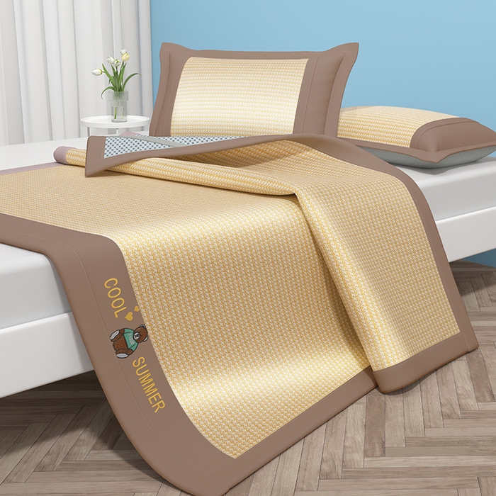 91家纺网 家纺一手货源 找家纺 绒艺席业 2025新款A类抗菌冰丝凉席系列-小冰熊款 冰熊-咖