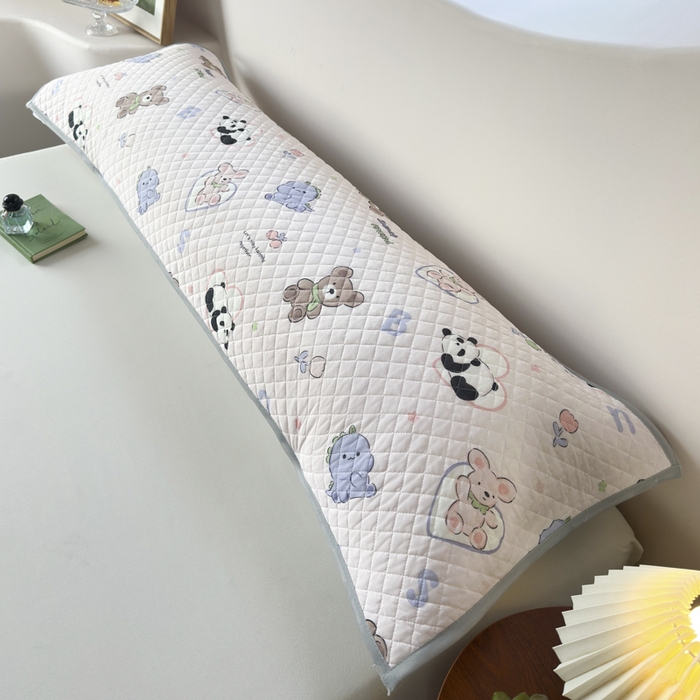 91家纺网 家纺一手货源 找家纺 爱港家纺 2025新款凉感丝双人长枕巾 夏季情侣枕头巾 绑带长枕巾 萌趣派对 150*48