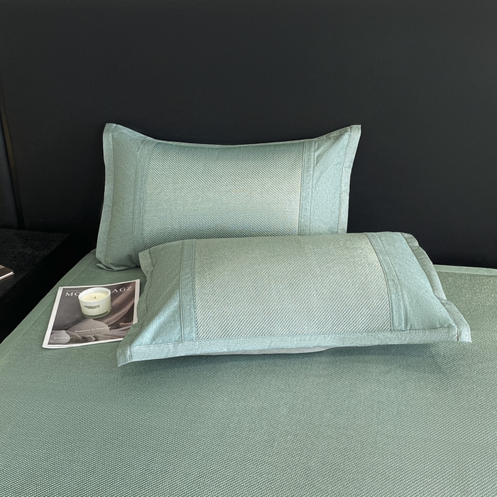 91家纺网 家纺一手货源 找家纺 莱米家纺 2025新款加厚凉感绣花冰藤席 可爱兔—湖绿-凉席