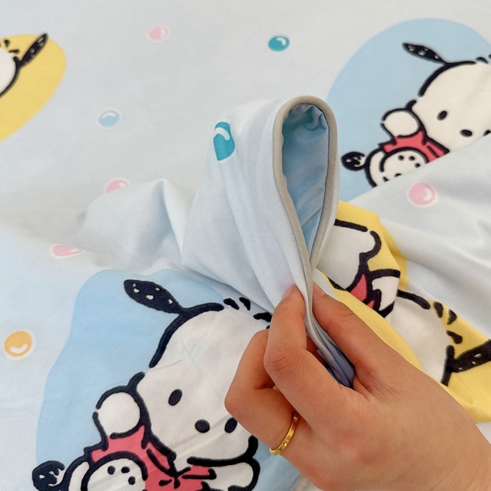 91家纺网 家纺一手货源 找家纺 兜米家居 2025夏季新品三丽鸥深睡双感针织凉感空调被夏被 炫彩怕洽购