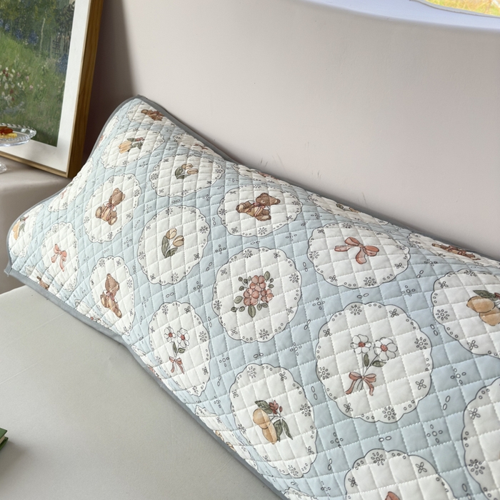 91家纺网 家纺一手货源 找家纺 爱港家纺 2025新款凉感丝双人长枕巾 夏季情侣枕头巾 绑带长枕巾 甜梦堡 150*48