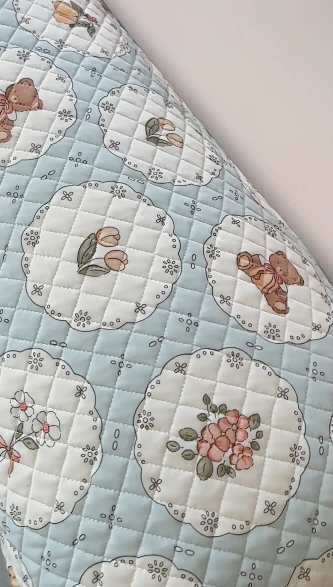 91家纺网 家纺一手货源 找家纺 爱港家纺 2025新款凉感丝双人长枕巾 夏季情侣枕头巾 绑带长枕巾 甜梦堡 180*48