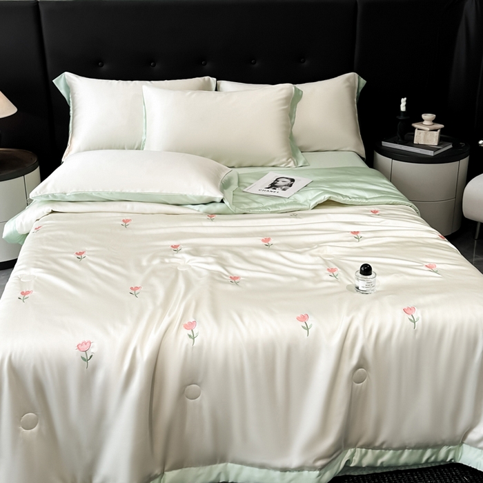 91家纺网 家纺一手货源 找家纺 满羽家纺 2025新款冰丝夏被四件套-满绣系列 郁金香-奶白绿