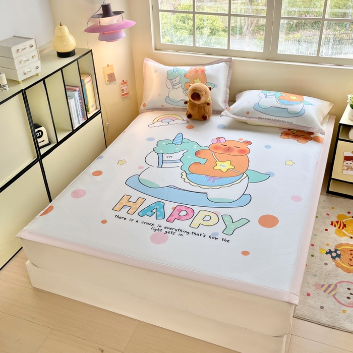 91家纺网 家纺一手货源 找家纺 博雅 2025新款独家版权A类大版数码印花1200D冰丝凉席 木马卡皮巴拉