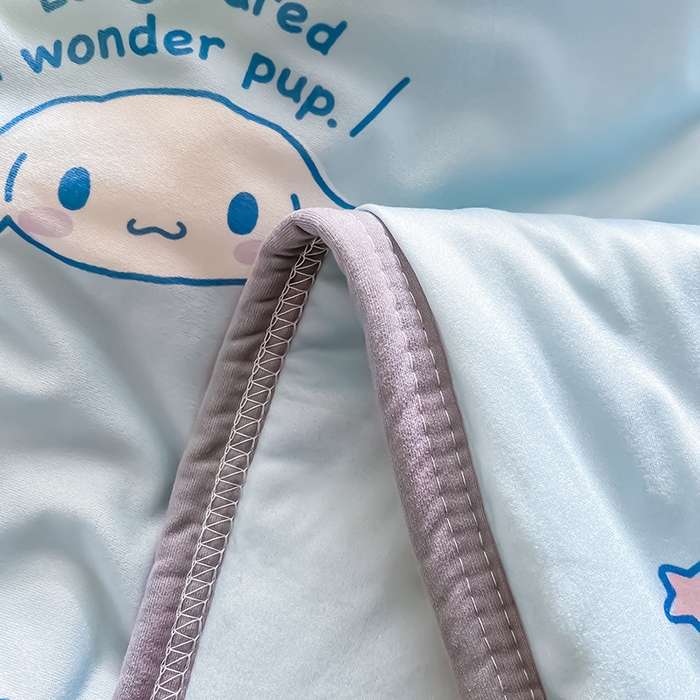 91家纺网 家纺一手货源 找家纺 金爱家2025新款A类三丽鸥正版授权高品质牛奶丝软糯针织棉大豆夏被系列详情 针织棉三丽鸥-可爱玉桂狗