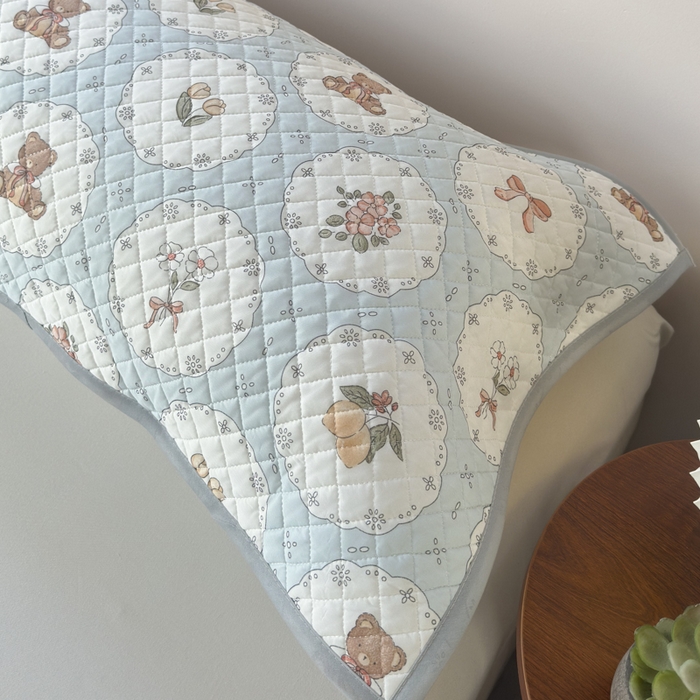 91家纺网 家纺一手货源 找家纺 爱港家纺 2025新款凉感丝双人长枕巾 夏季情侣枕头巾 绑带长枕巾 甜梦堡 180*48