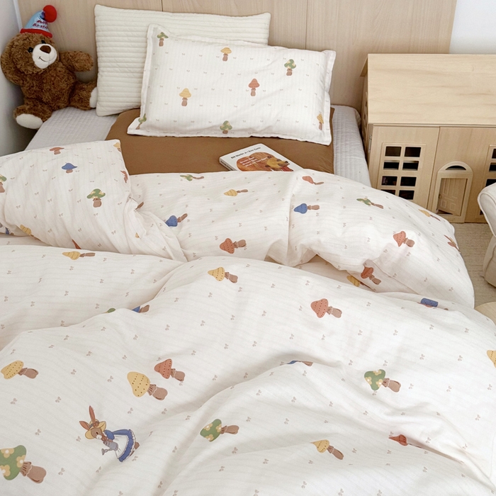 91家纺网 家纺一手货源 找家纺 2025新款全棉26℃有氧双层纱幼儿园多件套 花园小兔