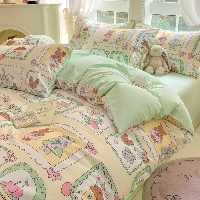 91家纺网 家纺一手货源 找家纺 仔仔熊 2025新款全棉印花系列被套 假日诱惑