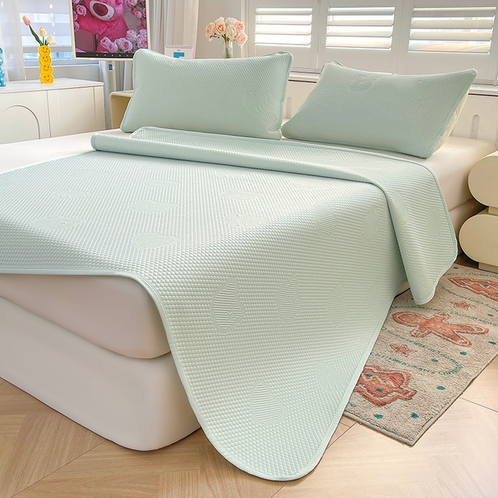 91家纺网 家纺一手货源 找家纺 迪乐妮 2025新款小冰熊凉豆豆席床笠 清新绿-小冰熊凉豆豆席