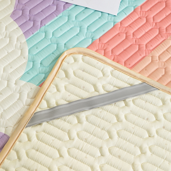 91家纺网 家纺一手货源 找家纺 美丽折2025新品6mm厚天然乳胶凉席三件套 大版印花卡通乳胶凉席平铺款 彩虹岛