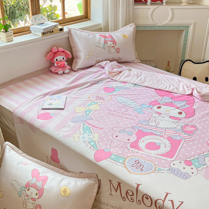 91家纺网 家纺一手货源 找家纺 博雅 2025新款 三丽鸥凉感丝夏被冰丝凉席组合四件套 魔法美乐蒂