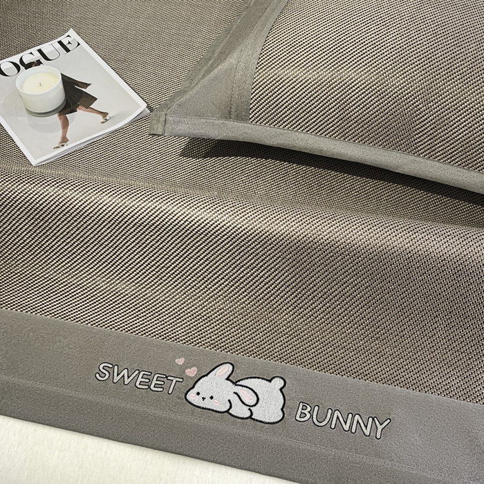 91家纺网 家纺一手货源 找家纺 莱米家纺 2025新款加厚凉感绣花冰藤席 可爱兔—香槟-凉席