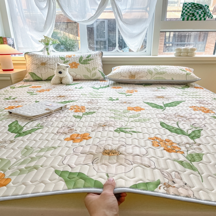 91家纺网 家纺一手货源 找家纺 柒月家居 2025新款小清新乳胶凉席 春意盎然