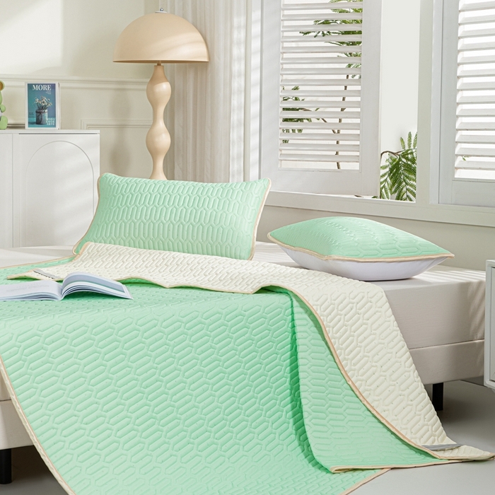 91家纺网 家纺一手货源 找家纺 美丽折2025新品6mm厚天然乳胶凉席三件套 大版印花卡通乳胶凉席平铺款 浅绿色