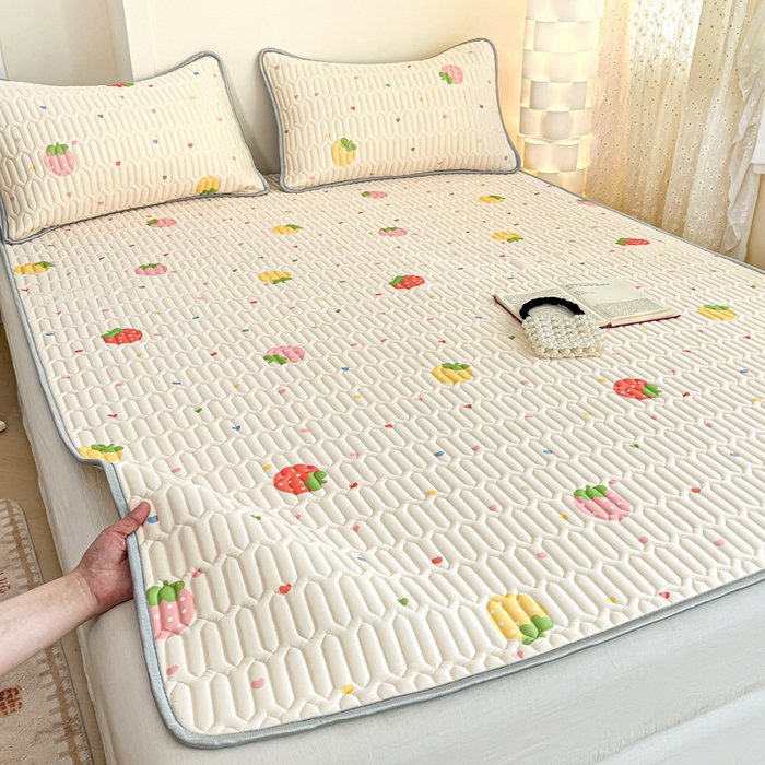 91家纺网 家纺一手货源 找家纺 柒月家居 2025新款小清新乳胶凉席 爱心草莓