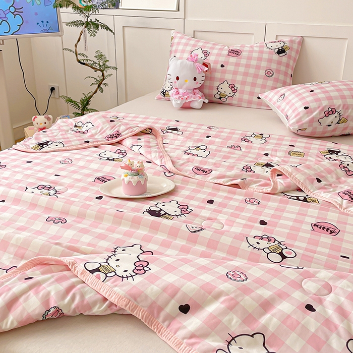 91家纺网 家纺一手货源 找家纺 桃子家居 2025新款A类三丽鸥正版授权高品质牛奶丝软糯针织棉大豆夏被系列 针织棉三丽鸥-粉格爱心kitty