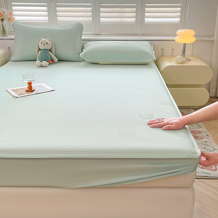 91家纺网 家纺一手货源 找家纺 迪乐妮 2025新款小冰熊凉豆豆席床笠 清新绿-小冰熊凉豆豆床笠