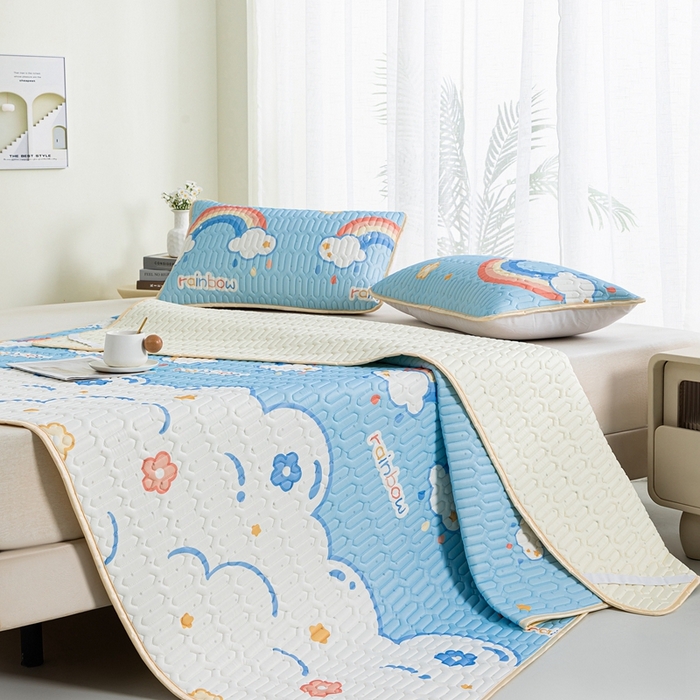 91家纺网 家纺一手货源 找家纺 美丽折2025新品6mm厚天然乳胶凉席三件套 大版印花卡通乳胶凉席平铺款 彩虹之恋