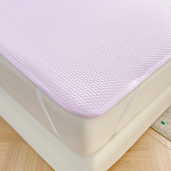 91家纺网 家纺一手货源 找家纺 迪乐妮 2025新款小冰熊凉豆豆席床笠 薰衣紫-小冰熊凉豆豆席