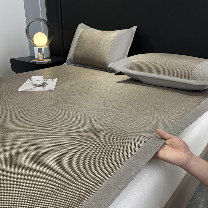 91家纺网 家纺一手货源 找家纺 莱米家纺 2025新款加厚凉感绣花冰藤席 可爱兔—香槟-凉席