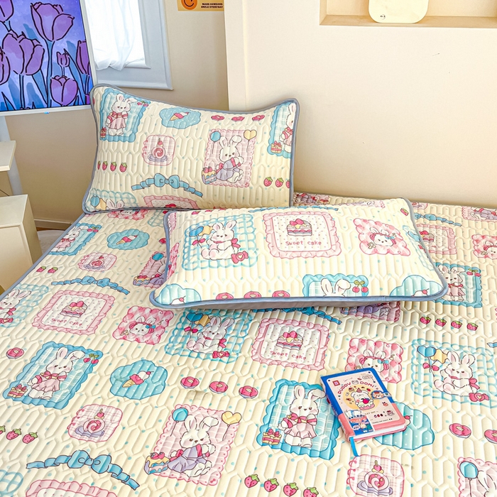 91家纺网 家纺一手货源 找家纺 柒月家居 2025新款小清新乳胶凉席 蛋糕兔兔