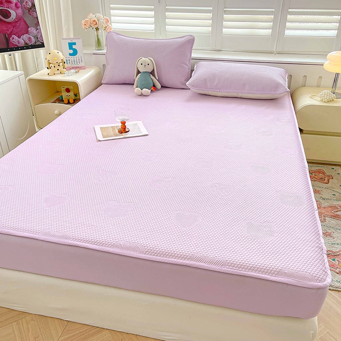 91家纺网 家纺一手货源 找家纺 迪乐妮 2025新款小冰熊凉豆豆席床笠 薰衣紫-小冰熊凉豆豆床笠