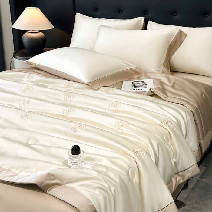 91家纺网 家纺一手货源 找家纺 满羽家纺 2025新款冰丝夏被四件套-满绣系列 山茶花-奶白咖