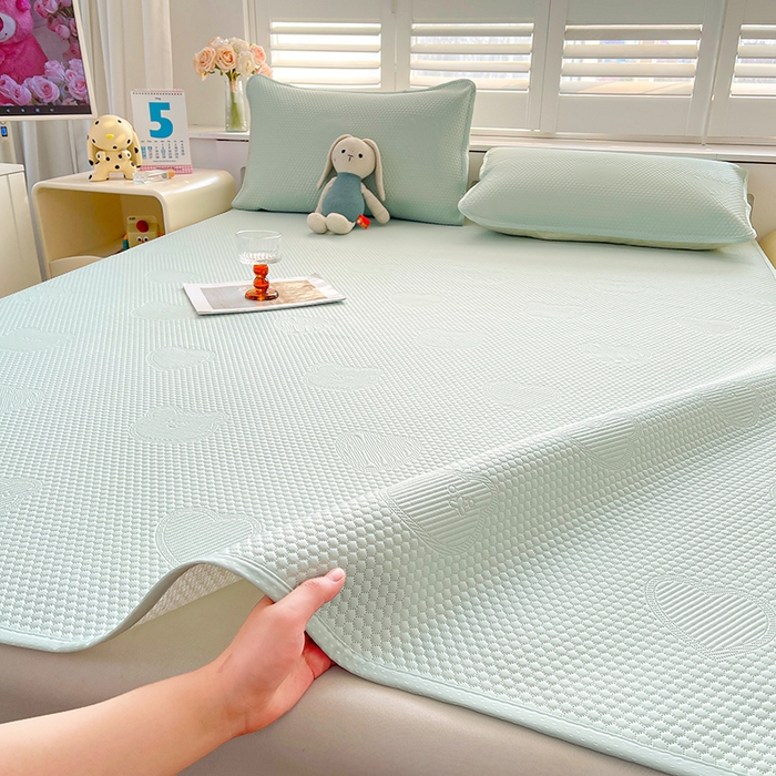 91家纺网 家纺一手货源 找家纺 迪乐妮 2025新款小冰熊凉豆豆席床笠 清新绿-小冰熊凉豆豆席