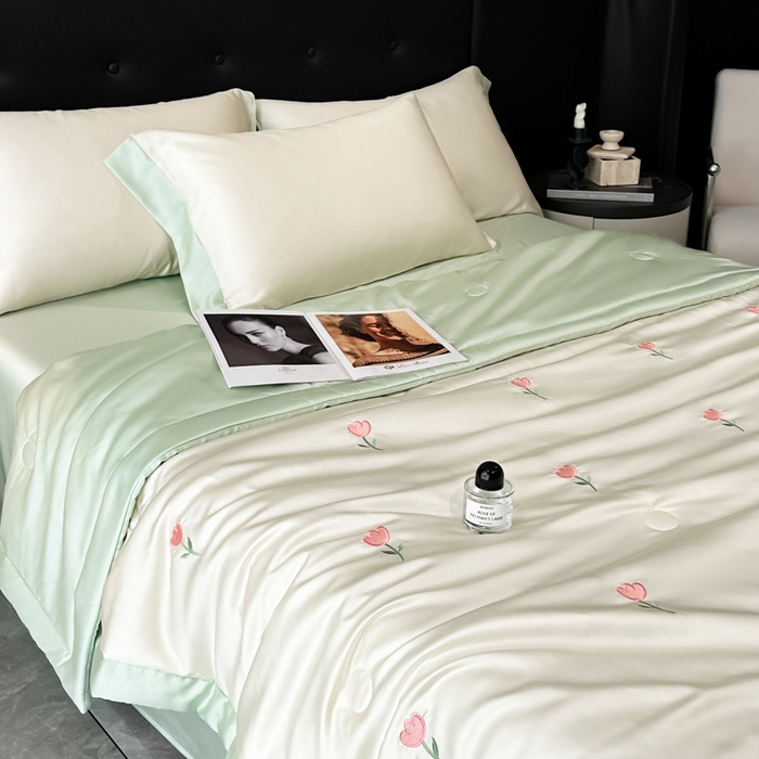 91家纺网 家纺一手货源 找家纺 满羽家纺 2025新款冰丝夏被四件套-满绣系列 郁金香-奶白绿