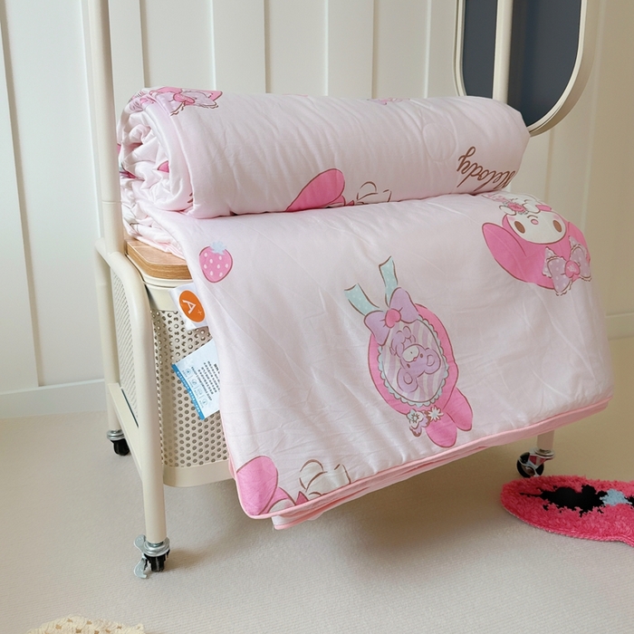 91家纺网 家纺一手货源 找家纺 兜米家居 2025夏季新品三丽鸥深睡双感针织凉感空调被夏被 爱心美乐蒂