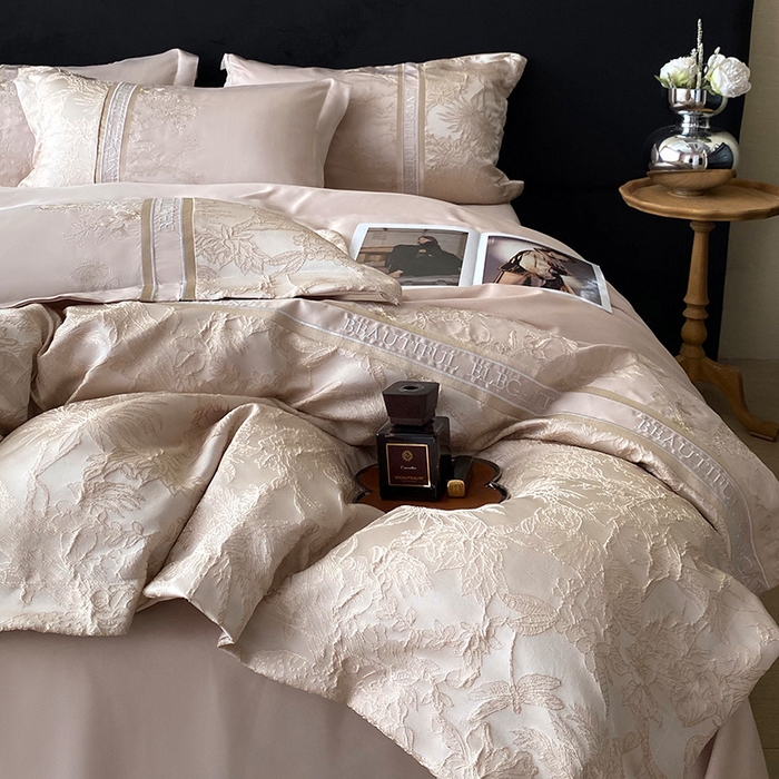 91家纺网 家纺一手货源 找家纺 优悦生活馆 2025新款冰丝浮雕绣花四件套 迷雾花园-香槟