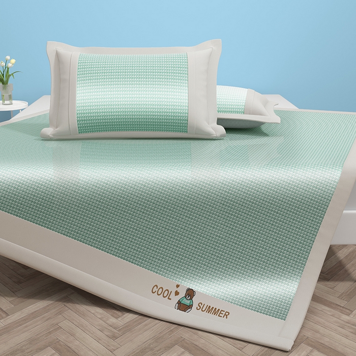 91家纺网 家纺一手货源 找家纺 绒艺席业 2025新款A类抗菌冰丝凉席系列-小冰熊款 冰熊-绿