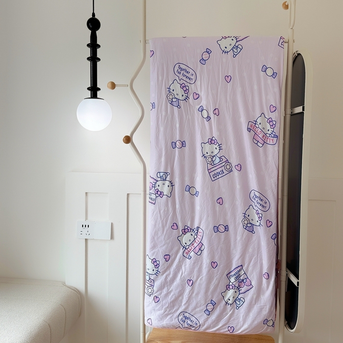 91家纺网 家纺一手货源 找家纺 兜米家居 2025夏季新品三丽鸥深睡双感针织凉感空调被夏被 糖果凯蒂猫