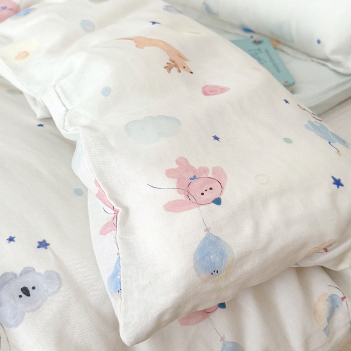 91家纺网 家纺一手货源 找家纺 2025新款全棉26℃有氧双层纱幼儿园多件套 飞行奇遇