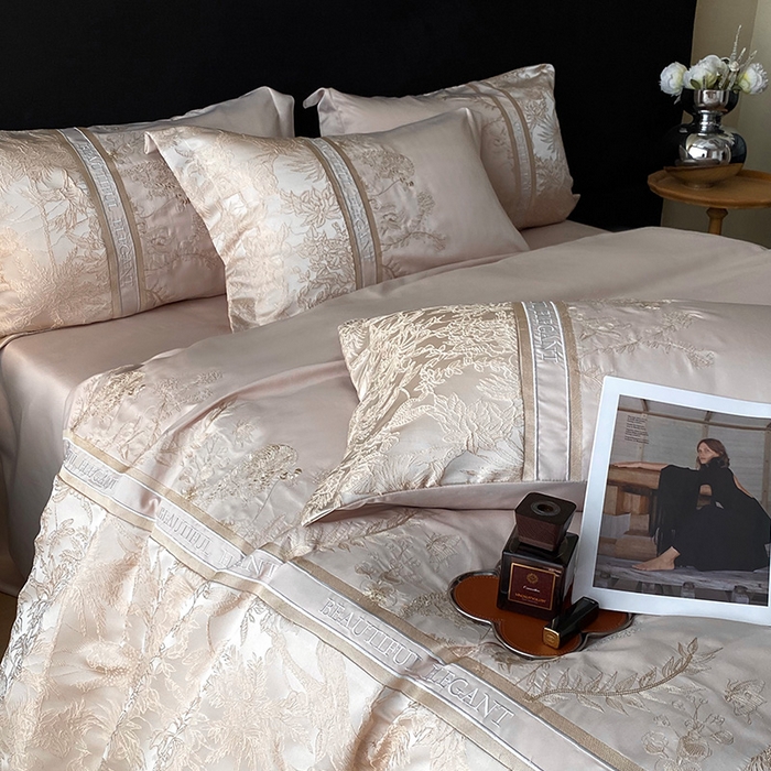 91家纺网 家纺一手货源 找家纺 优悦生活馆 2025新款冰丝浮雕绣花四件套 迷雾花园-香槟