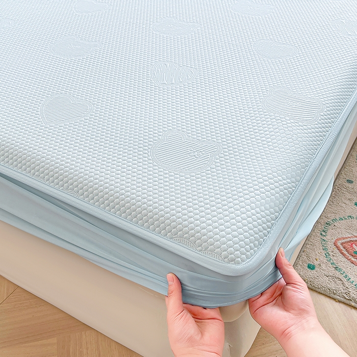 91家纺网 家纺一手货源 找家纺 迪乐妮 2025新款小冰熊凉豆豆席床笠 天空蓝-小冰熊凉豆豆床笠