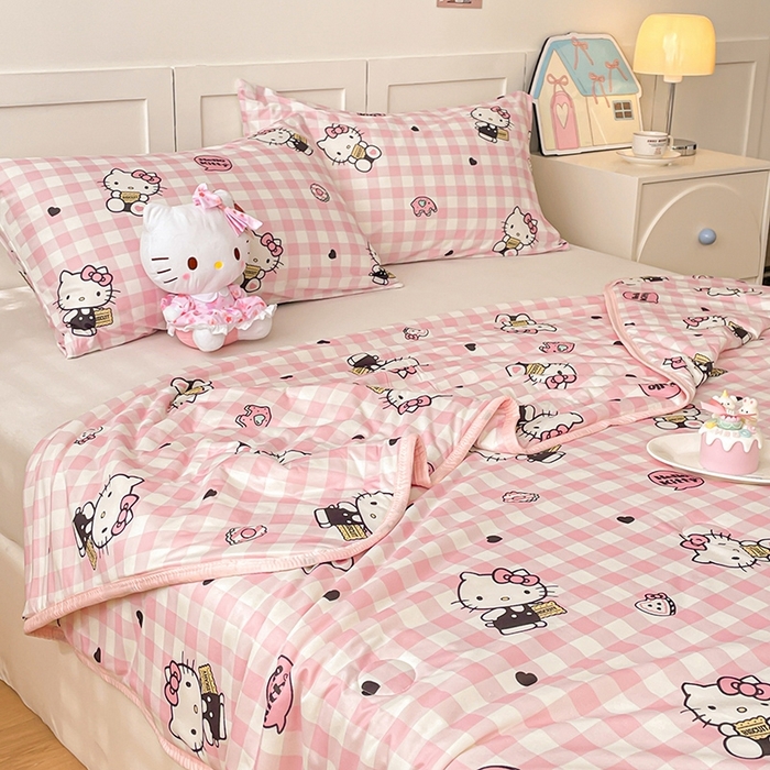 91家纺网 家纺一手货源 找家纺 金爱家2025新款A类三丽鸥正版授权高品质牛奶丝软糯针织棉大豆夏被系列详情 针织棉三丽鸥-粉格爱心kitty