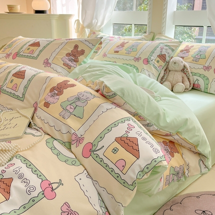 91家纺网 家纺一手货源 找家纺 仔仔熊 2025新款全棉印花四件套 假日诱惑