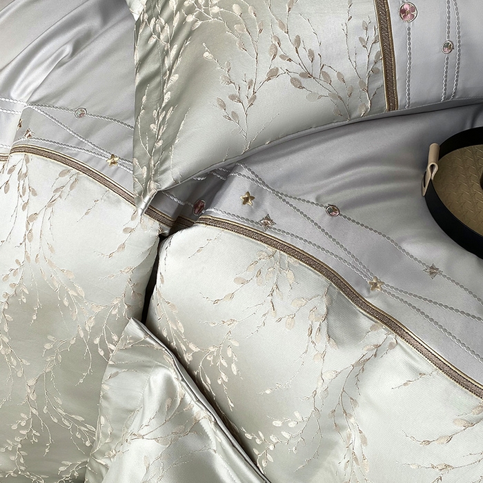 91家纺网 家纺一手货源 找家纺 优悦生活馆 2025新款冰丝浮雕绣花四件套 浪漫星河-灰绿