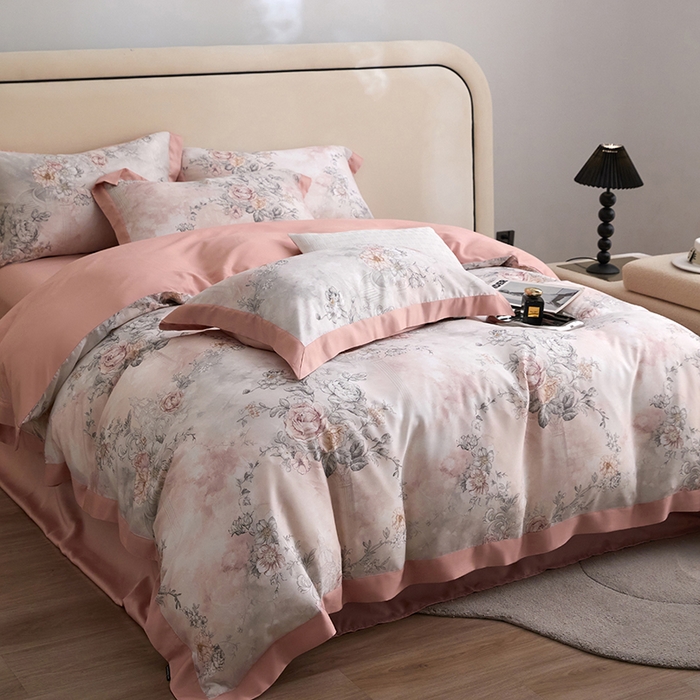 91家纺网 家纺一手货源 找家纺 薏思家纺 2025新款50支莱赛尔天丝数码印花夏被+四件套（礼盒包装） 淡雅年华