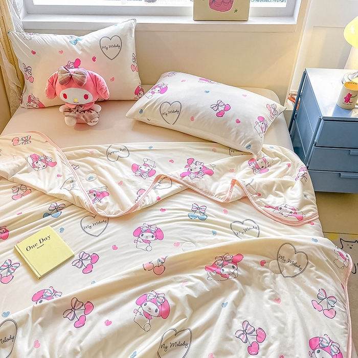 91家纺网 家纺一手货源 找家纺 金爱家2025新款A类三丽鸥正版授权高品质牛奶丝软糯针织棉大豆夏被系列详情 针织棉三丽鸥-蝴蝶结樱桃美乐蒂