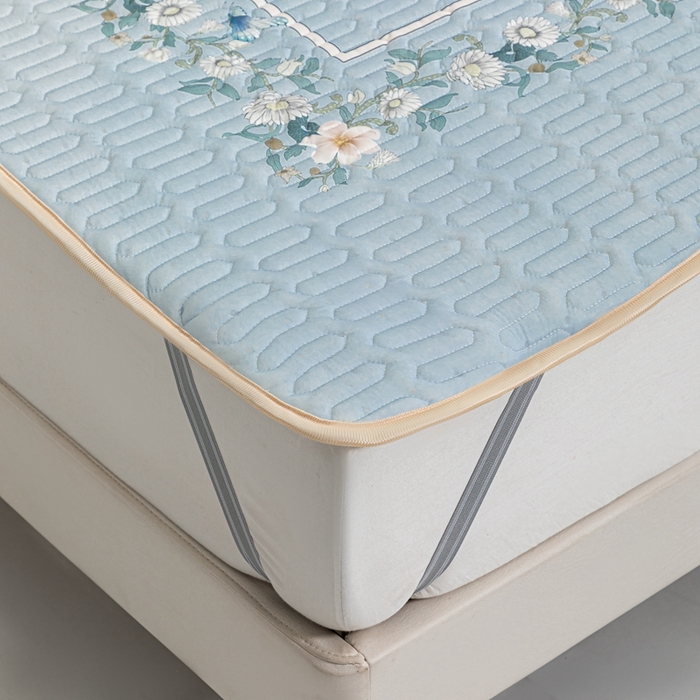 91家纺网 家纺一手货源 找家纺 美丽折2025新品6mm厚天然乳胶凉席三件套 大版印花卡通乳胶凉席平铺款 浪漫花海