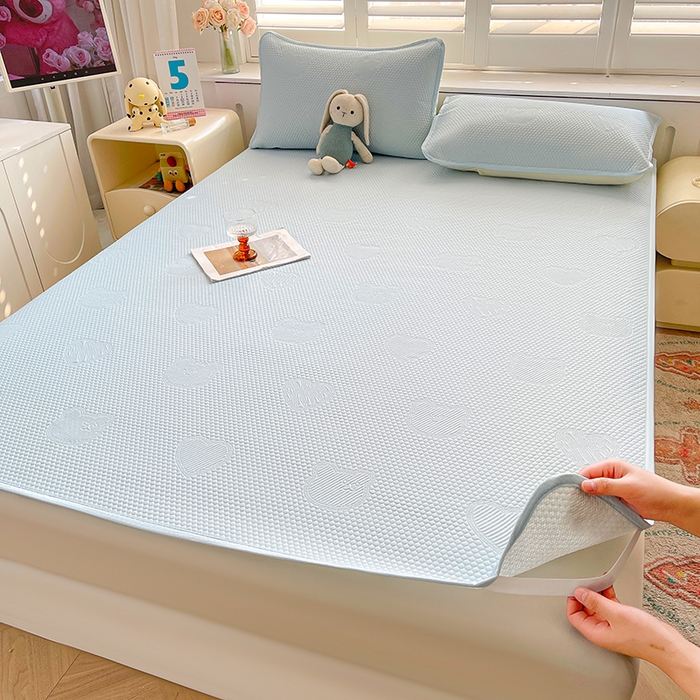 91家纺网 家纺一手货源 找家纺 迪乐妮 2025新款小冰熊凉豆豆席床笠 天空蓝-小冰熊凉豆豆席