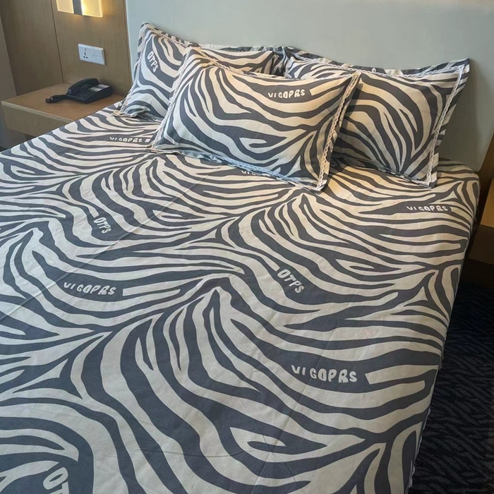 91家纺网 家纺一手货源 找家纺 仟网汇 2025全棉老粗布蕾丝花边三件套（无纺布手提包装） 斑马纹