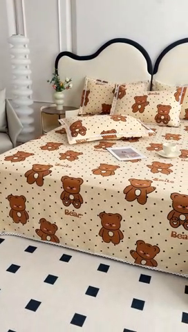 91家纺网 家纺一手货源 找家纺 仟网汇 2025全棉老粗布蕾丝花边三件套（无纺布手提包装） 波点萌熊