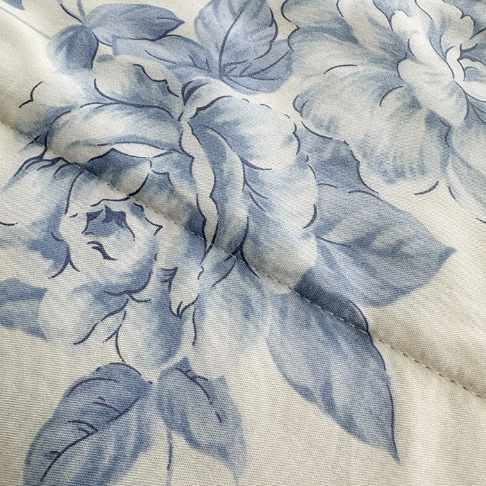 91家纺网 家纺一手货源 找家纺 瑜珠家纺 2025新款里外全棉棉花夏被 青花舞梦